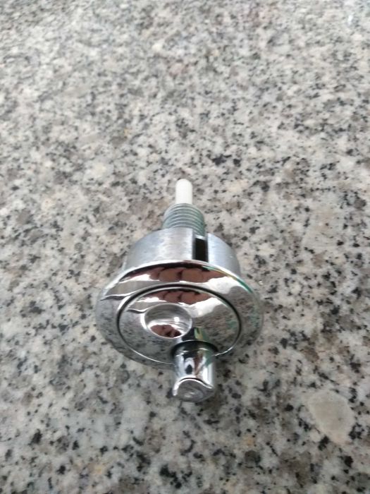 Botão de descarga duplo para sanitário