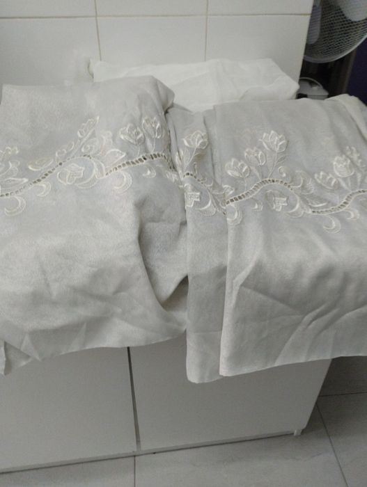Cortinas brancas três peças com bordado