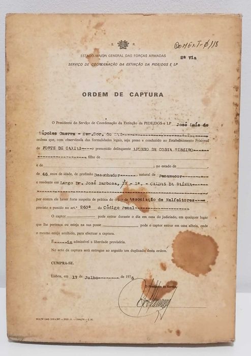 Livro - Acuso e… recuso a canga após o abril dos rubros cravos