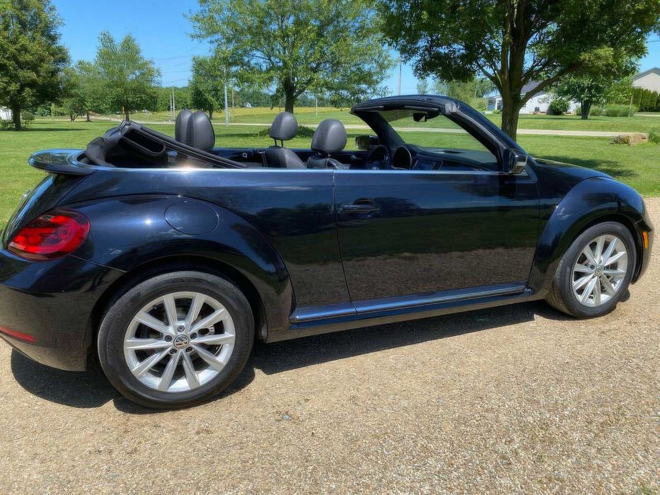 Volkswagen Beetle Convertible SE      2017