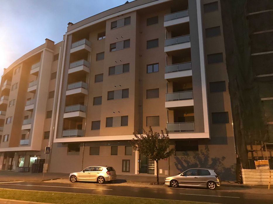 Apartamento T3 com Elevador  Garagem e arrumos, painéis solares