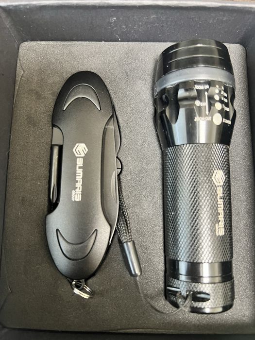 Подарунковий набір ( фонарік і швейцарський ніж )