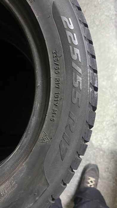 Комплект зимової гуми 225/55/17 Pirelli