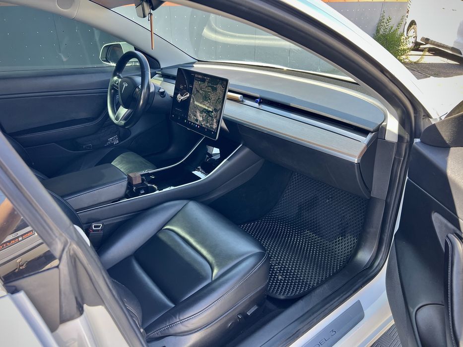 Продам Tesla 3.
