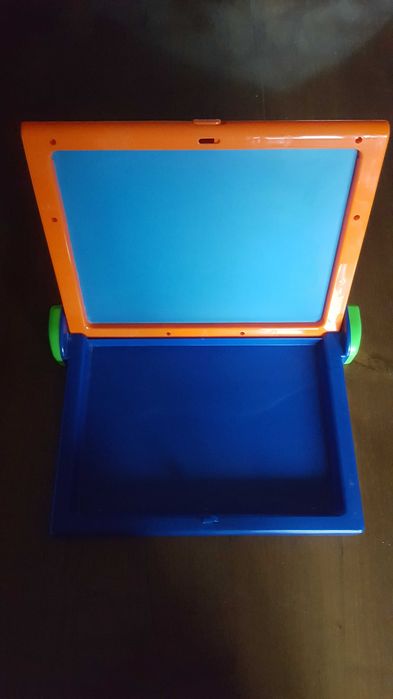 Quadro de giz, de marcador, com ímanes e projeção de imagens Criança