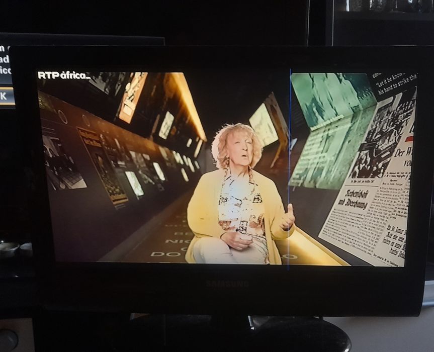 Tv Lcd Samsung LE19C350D1W com comando a funcionar - Bom estado