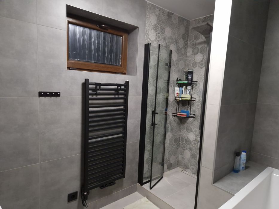 Remont Wykończenia wnętrz Łazienki układanie płytek  flizy