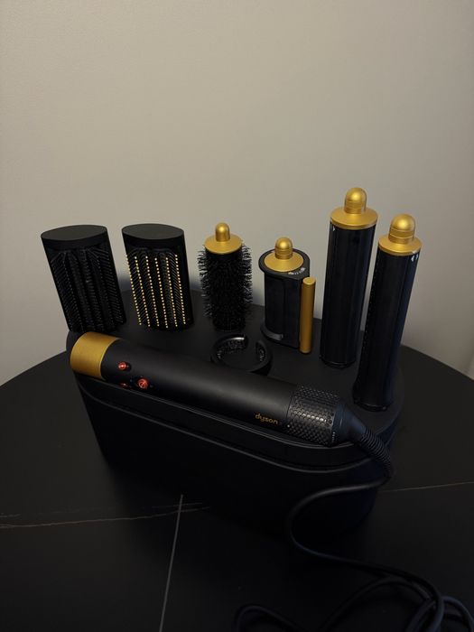 Стайлер Dyson.