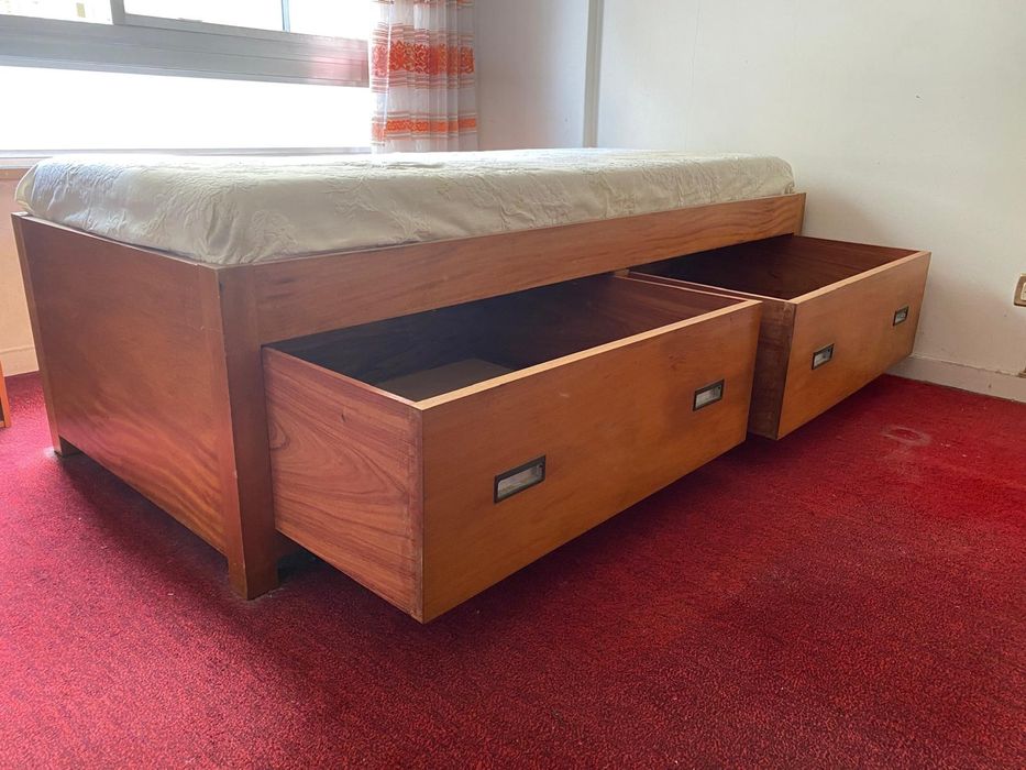 Cama de solteiro com gavetas