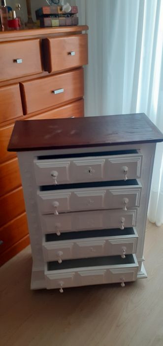 Vendo móvel de madeira pinho.