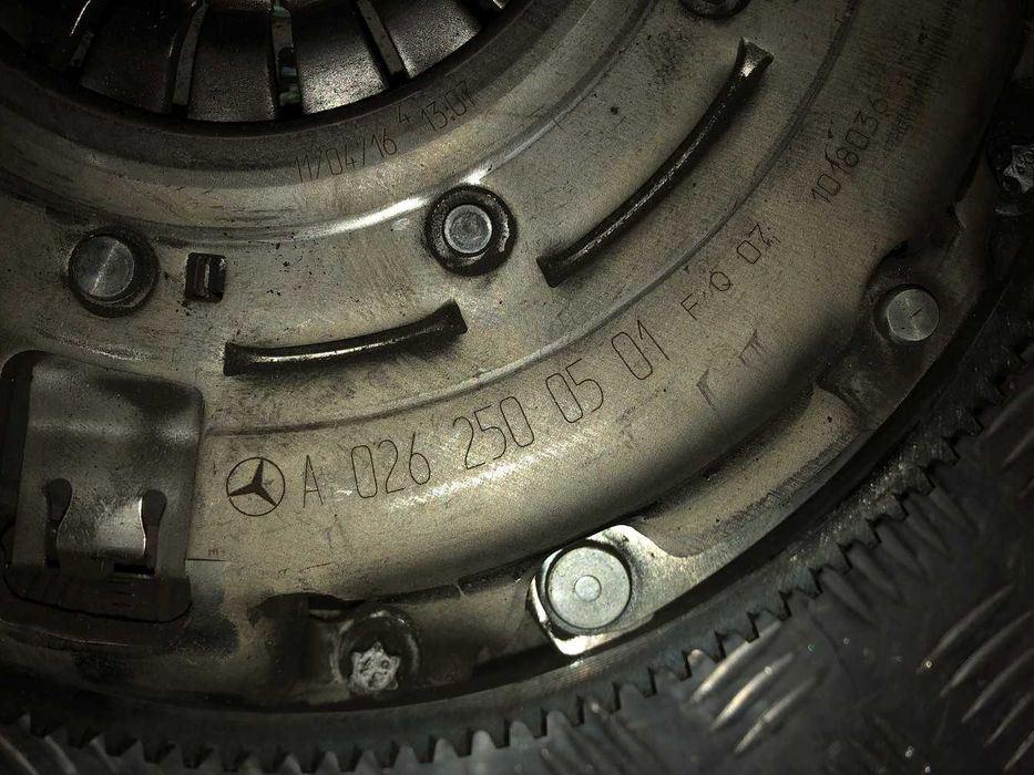 Зчеплення кошик диск маховик Mercedes B W246 A0262500501 1.6 бензин Мерседес Б В 246 Сцепление корзина диск маховик щеплення