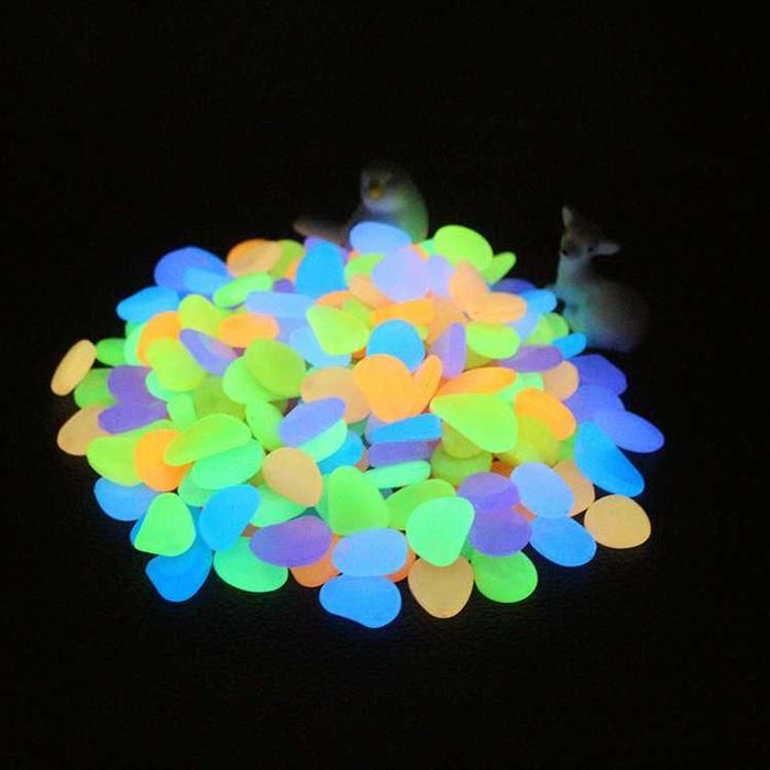 Светящиеся камни. Камушки для декора. Люминесцентное освещение