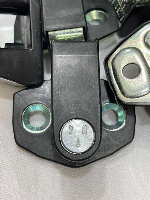 Кліновий фіксатор дверного замку (петля, скоба) до BMW Е36, та BMW Е34