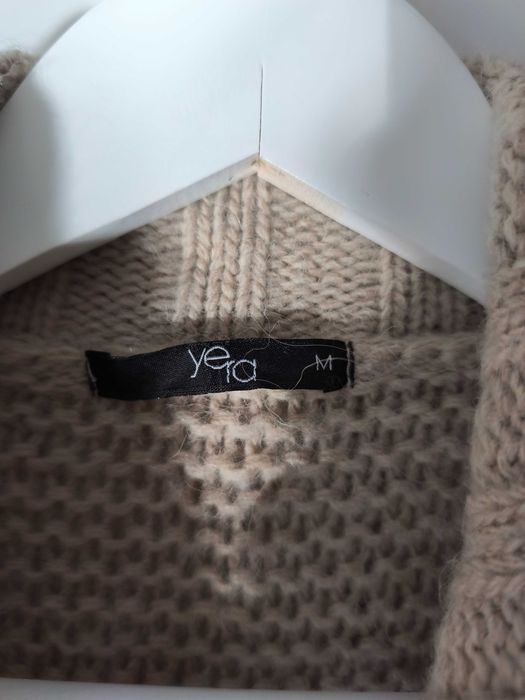 Beżowy długi sweter kardigan rozpinany z wełną w składzie rozmiar M