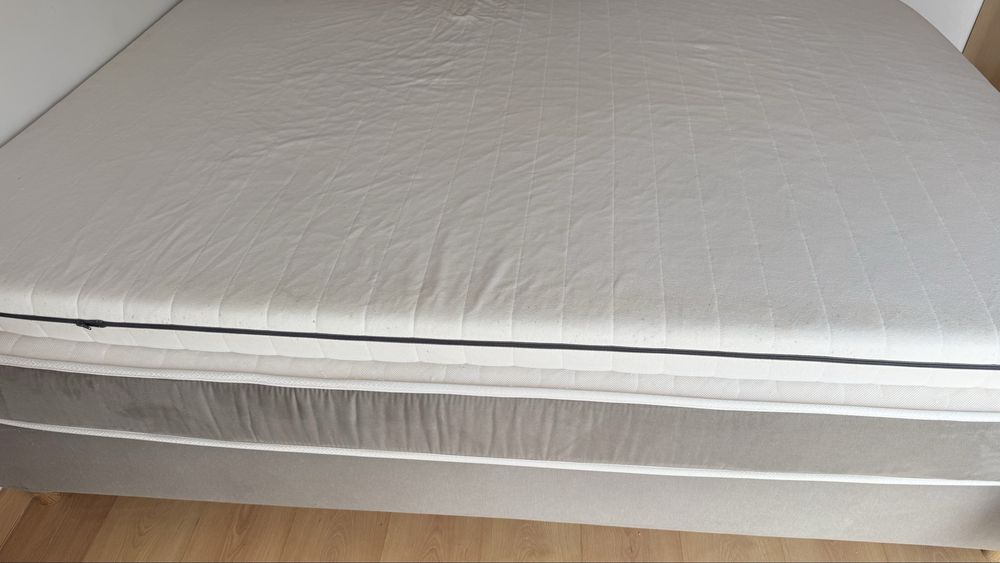 Cama e colchao usados