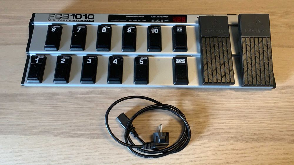 Behringer FCB1010 com case, interface USB-Midi e cabos midi