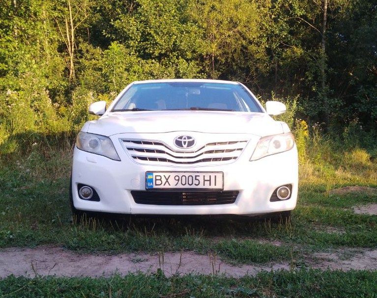 Продаю свій автомобіль Toyota camry