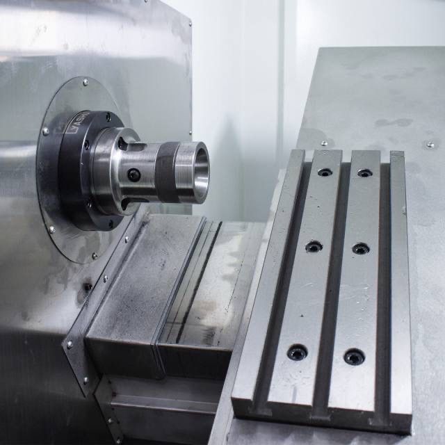 Токарно-фрезерний центр, токарно-фрезерный станок с ЧПУ 3 оси