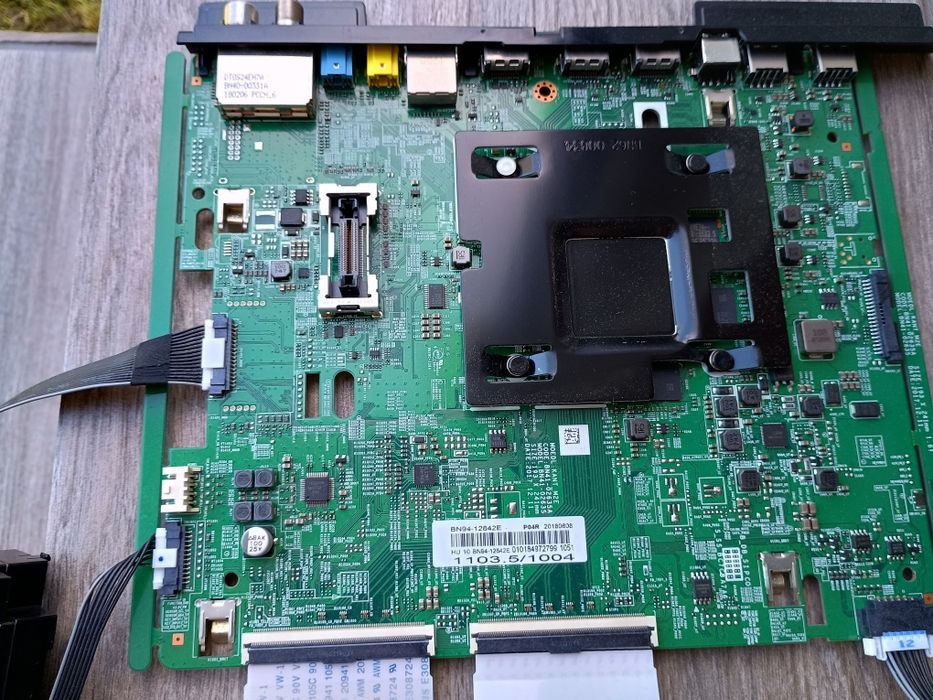 Płyta główna plus zasilanie telewizora Samsung model UE55NU7440