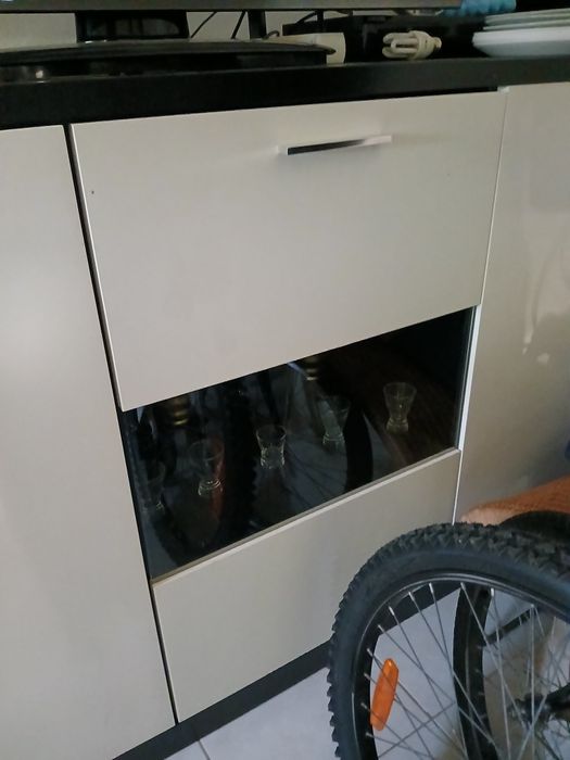 Movel de sala branco e preto