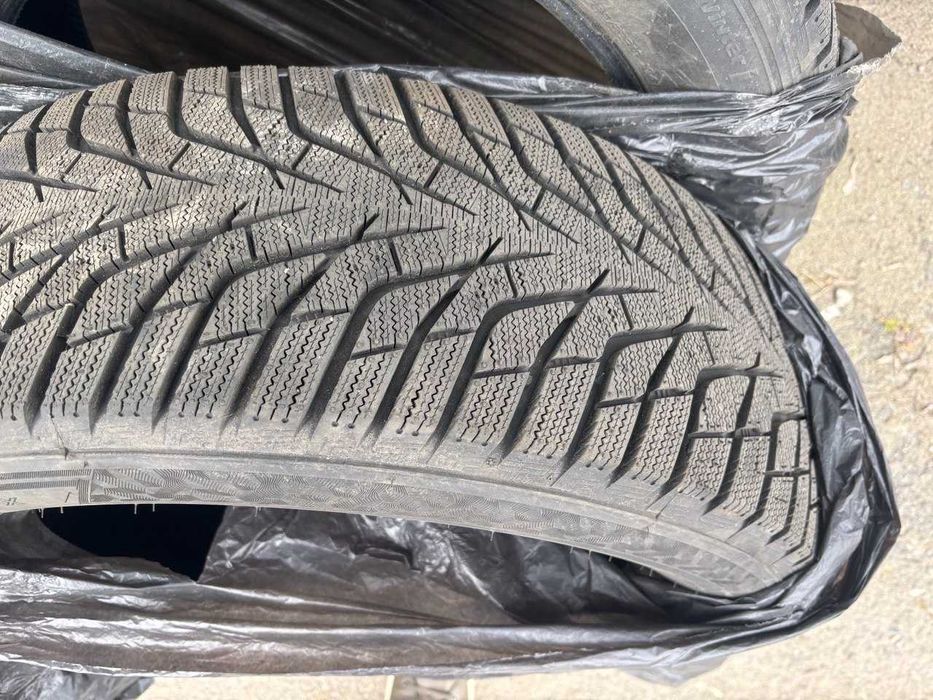 Hankook Icept iZ3 235/55/18