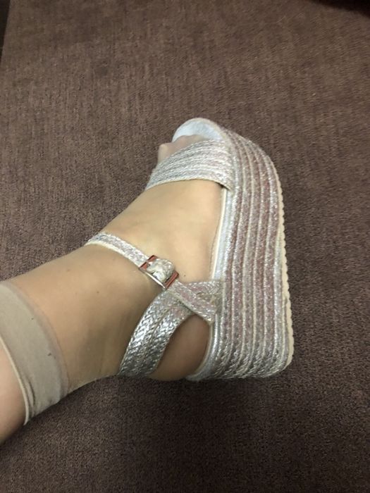 Босоножки жіночі