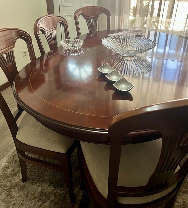 Mesa de Jantar Extensível + 6 cadeiras estofadas