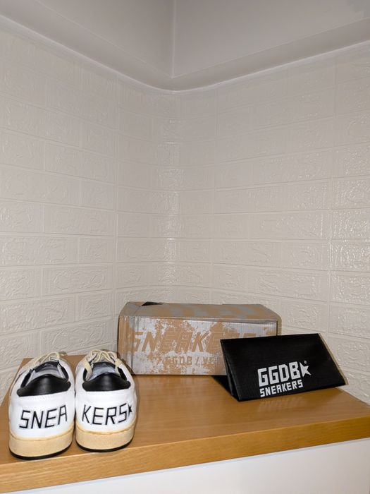 Golden Goose Ballstar in white nappa with black star