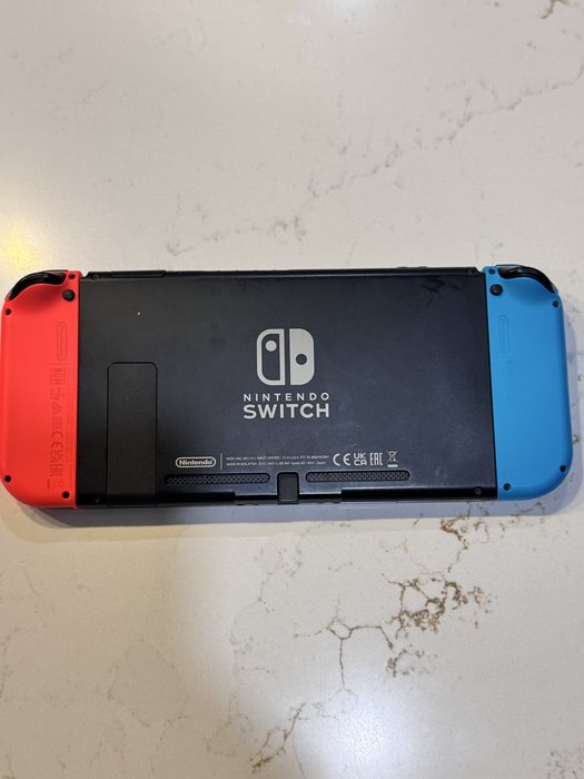 Nintendo Switch V2 (Neon Blue / Neon Red) – usado 2 vezes