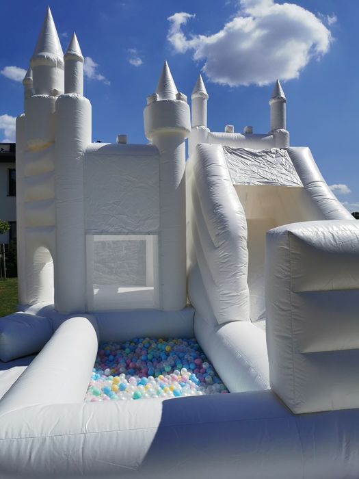 Biały dmuchany zamek Dmuchaniec Dmuchańce