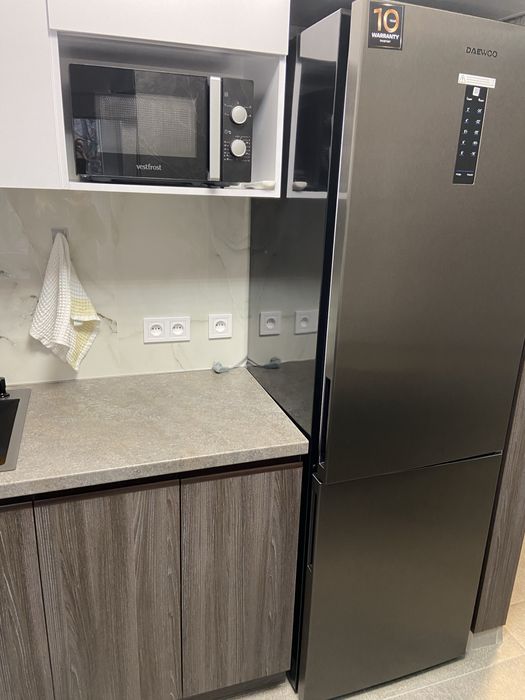 Здам  1-к командирувальним ,біля площі Володимира Великого