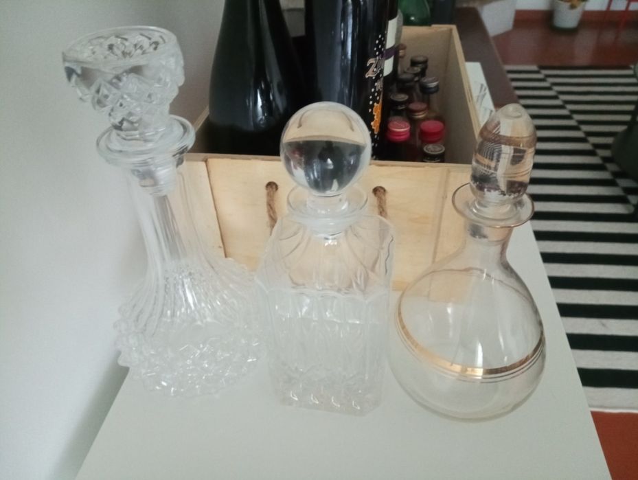 Garrafas + copos para bebidas espirituosas