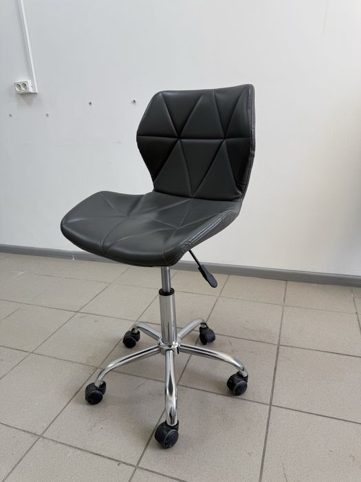 Стул для манікюру