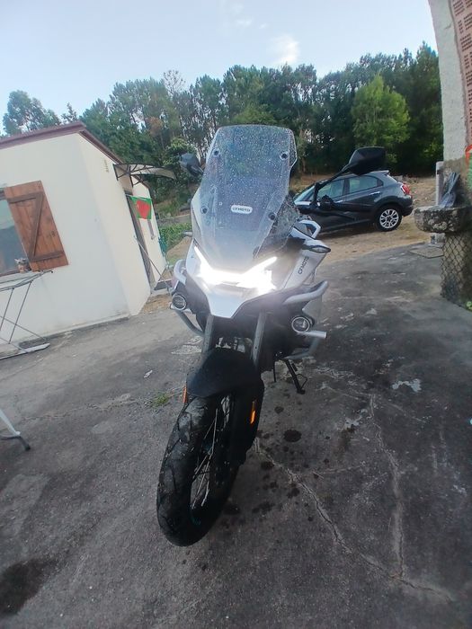 Vendo  800 MT sport cfmoto moto impecável com um ano de uso com 4000 km  com 2 anos de garantia pela marca revizao de um ano feito dia 31/08