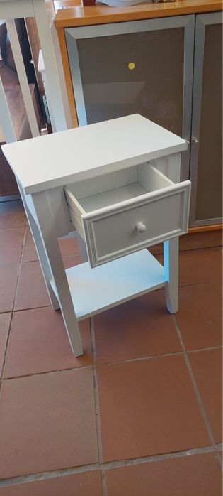 Mesinha de cabeceira