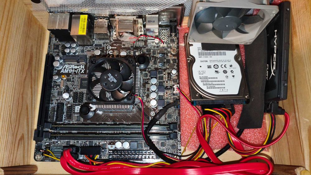 PC HTPC invisível c/ Windows 11 c/Comando apontador Teclado e Wifi // Custom Hidden Home Theater Personal Computer