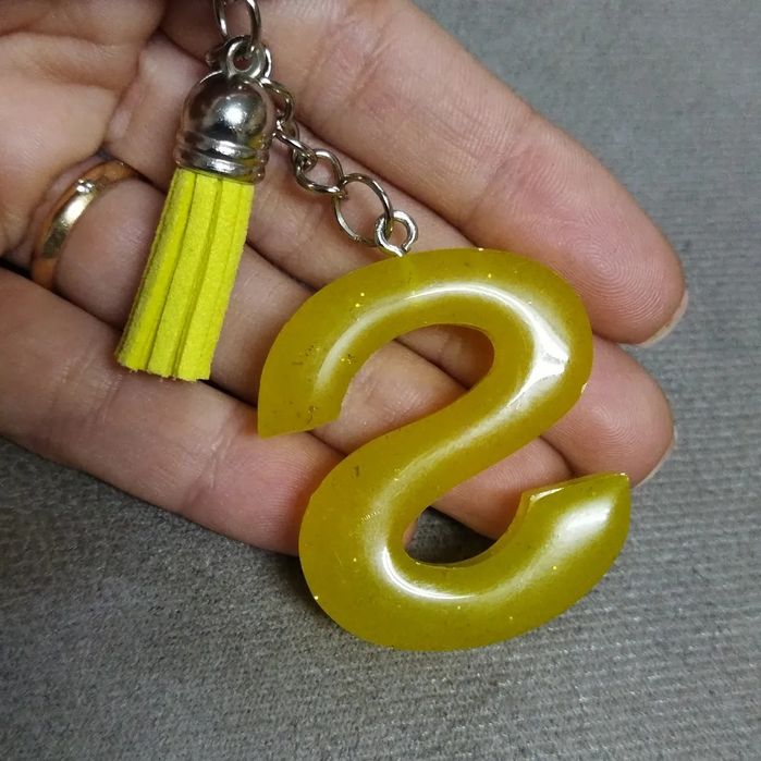 Porta chaves letra S amarelo