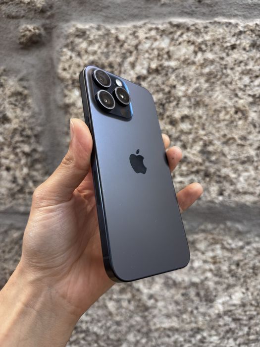 iPhone 15 Pro Max -> Impecável