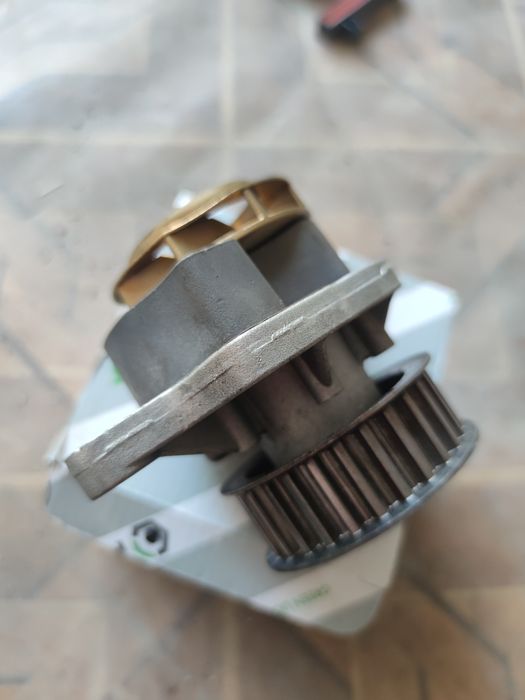 Помпа renault grand scenic 2 1.9dci