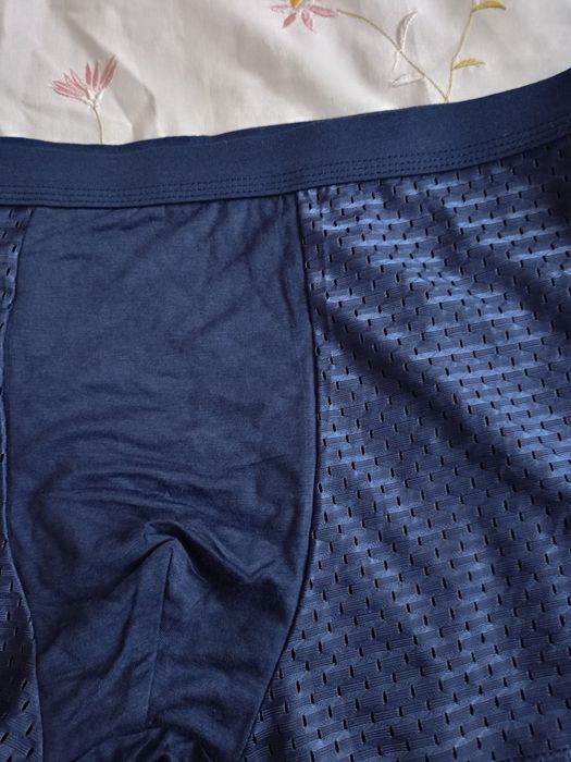 Ładne granatowe męskie bokserki.