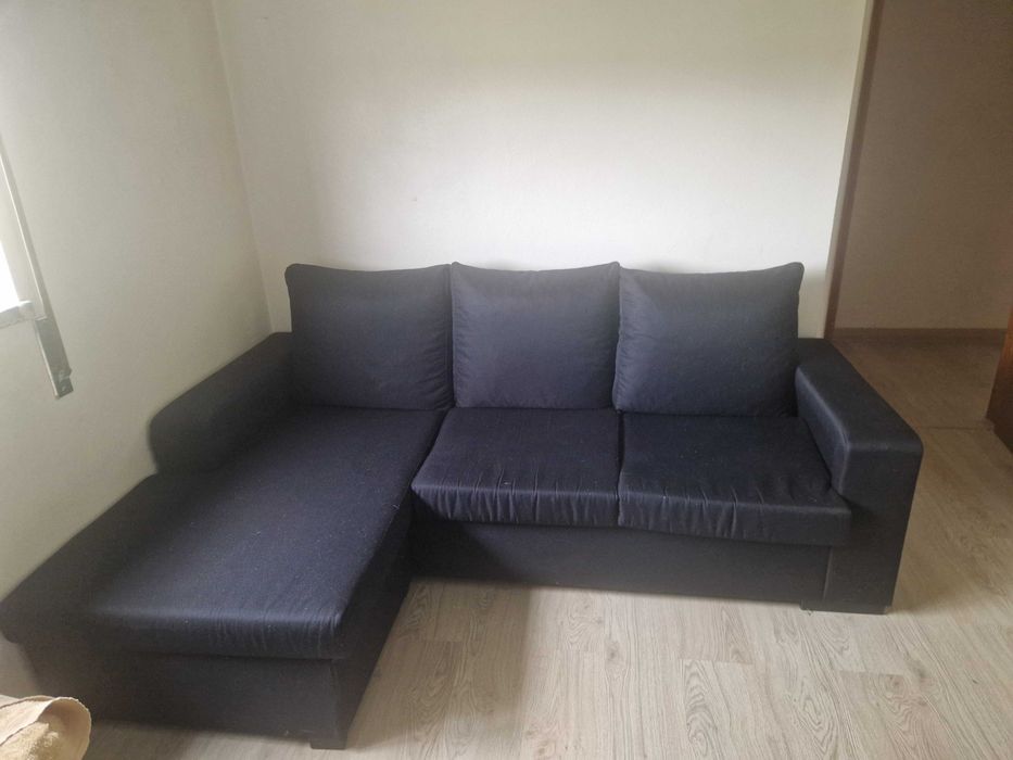 Sofa de sala  ,precisa de ser limpo