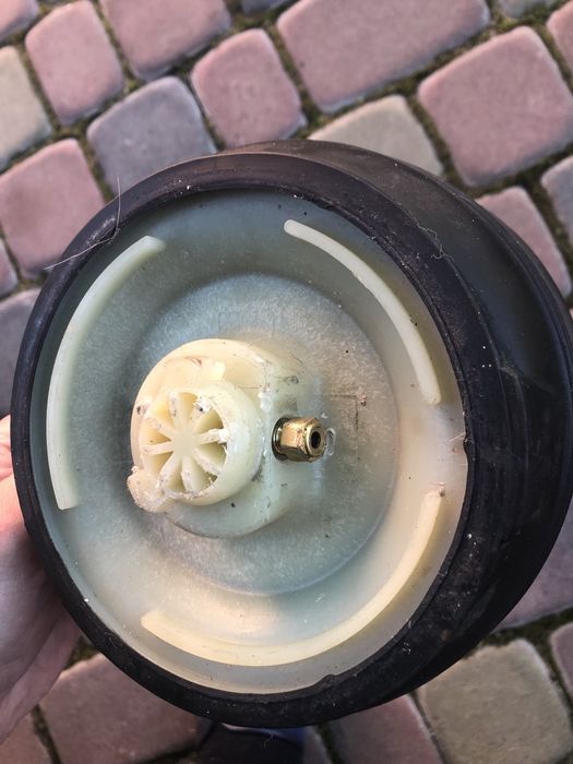 Пневмобалон задній на BMW e71