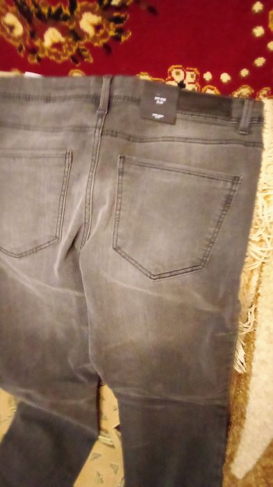 Продаю женские новые джинсы