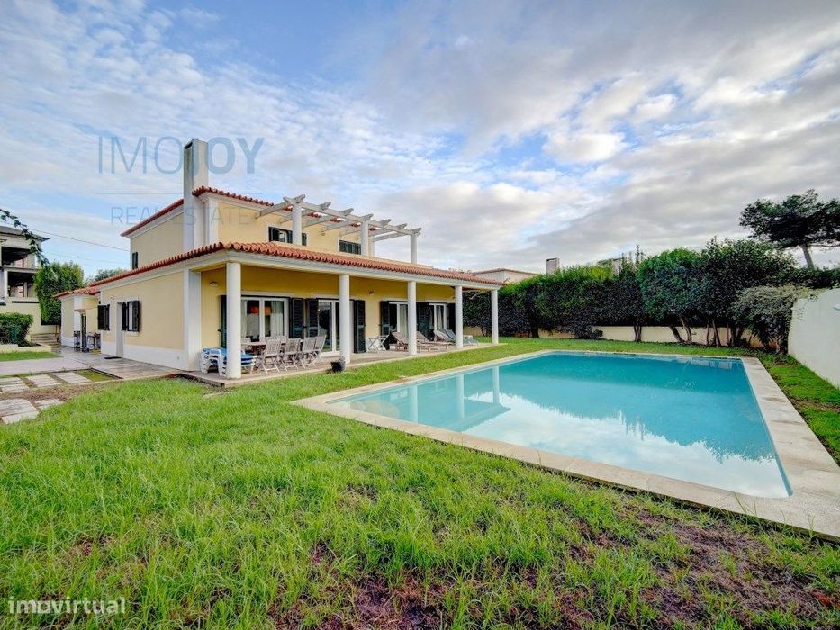 Moradia T6 com Piscina e Jardim na Costa da Guia em Cascais