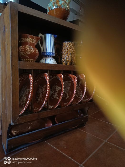 Louceiro antigo bem robusto lindo maravilhoso