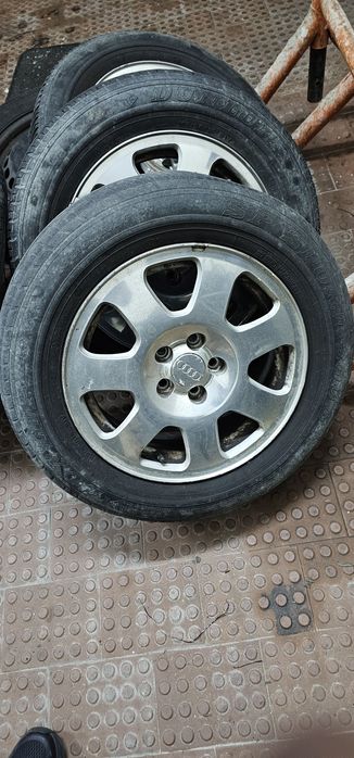 4 Jantes audi r15 e uma de ferro