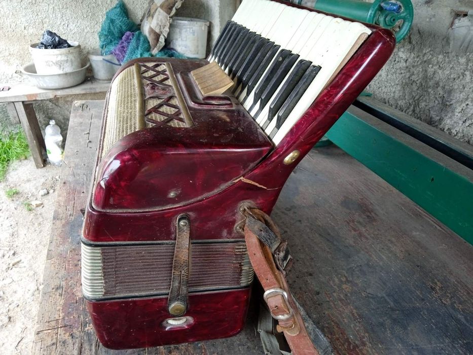 Німецький акордеон Weltmеister.