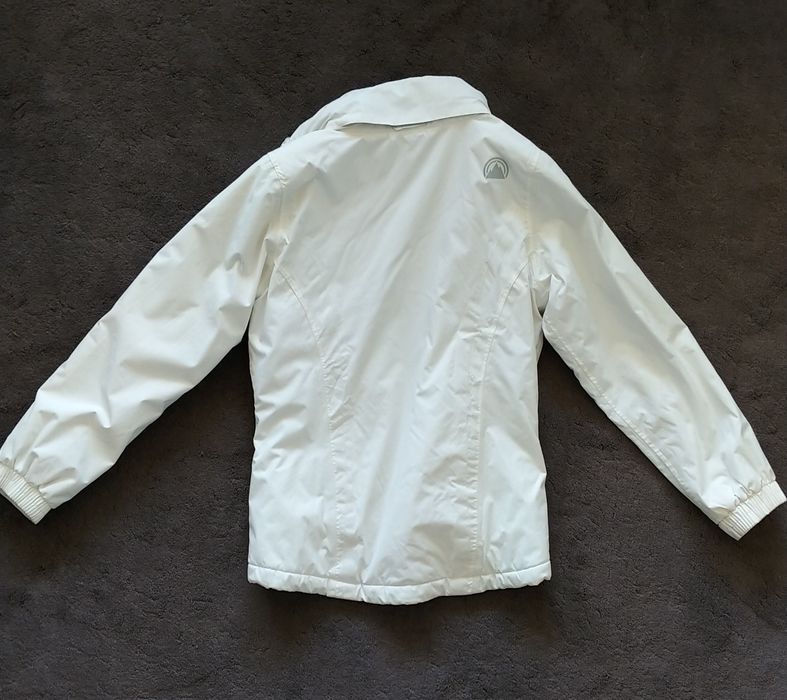 Casaco para a neve tamanho 9 a 10 anos marca Berg. Com capuz