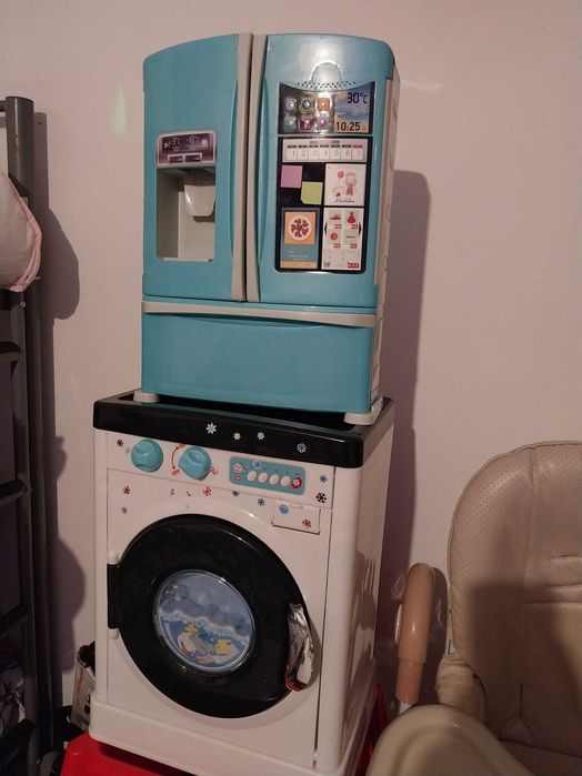 Máquina de lavar e frigorífico de brincar