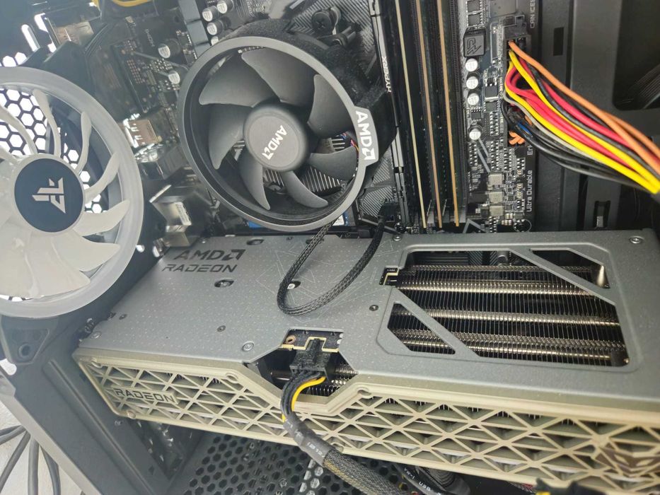 PC Gaming, RX 9060 XT 16 GB
